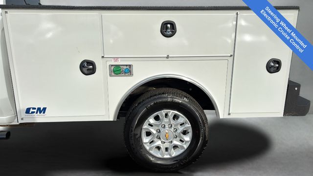 Used 2025 White Chevrolet LT image 37