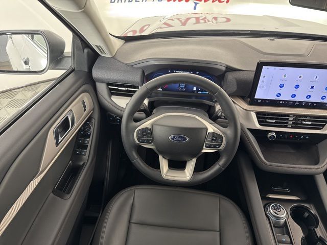 2025 Space White Metallic Ford Explorer Active RWD SUV
