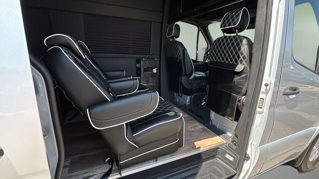 Used 2021  Mercedes-Benz Cargo 170 WB image 36