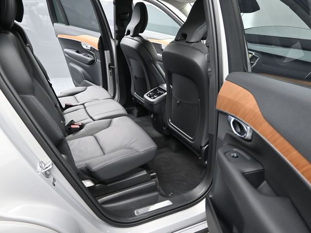 2024 Volvo XC90 B5 Plus photo