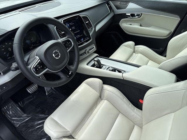 2022 Volvo XC90 Recharge T8 R-Design photo 13
