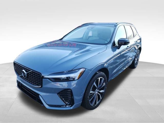 2023 Volvo XC60 B5 Plus Dark Theme