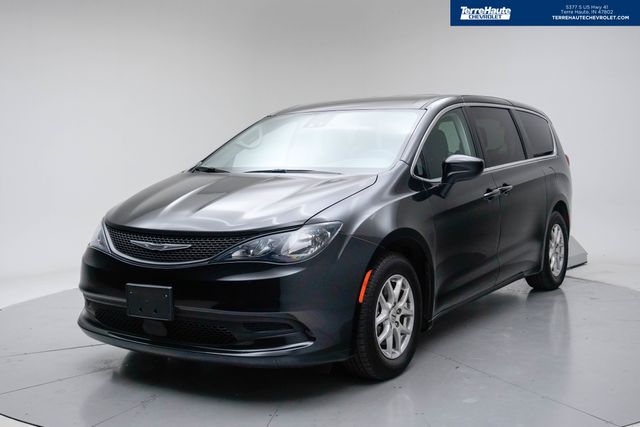 Brilliant Black Crystal Pearlcoat 2023 Chrysler Voyager LX FWD Minivan Front-Wheel Drive 9-Speed Automatic