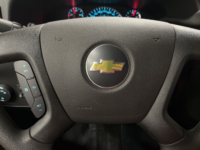 New 2026 Summit White Chevrolet Work Van image 15