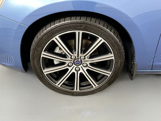 Thumbnail: 2015 Volvo S60 - 32