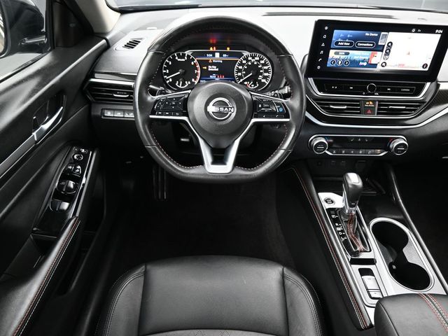 2024 Super Black Clearcoat Nissan Altima 2.0 SR FWD Sedan