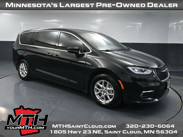 2023 Chrysler Pacifica Negro (Brilliant Black Crystal Pearlcoat) Minivan Tracción delantera 9 velocidades Automática