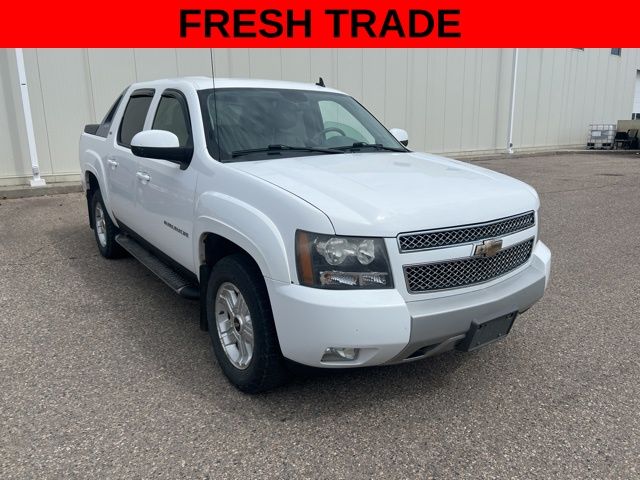 Summit White 2010 Chevrolet Avalanche LT 4WD Pickup Truck Four-Wheel Drive 6-Speed Automatic