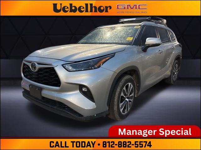 Celestial Silver Metallic 2023 Toyota Highlander XLE FWD SUV / Crossover Front-Wheel Drive 8-Speed Automatic