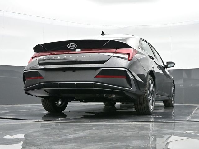 2025 Hyundai Elantra SEL 32