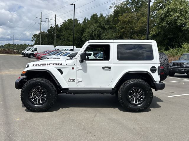 New 2025 Bright White Clear-Coat Exterior Paint Jeep Rubicon X image 10