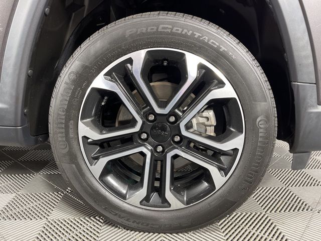2022 Granite Crystal Metallic Clearcoat Jeep Compass Limited 4X4 SUV