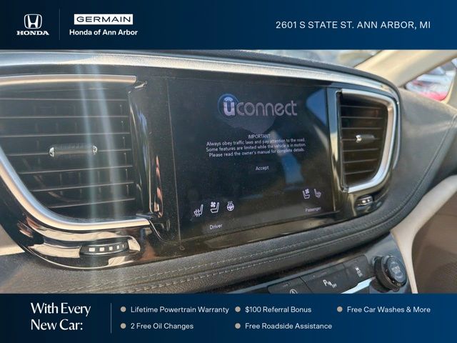 Used 2019 Brilliant Black Crystal Pearlcoat Chrysler Limited image 20
