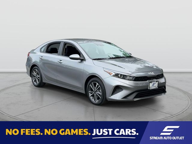 2022 Kia Forte LXS AT's photo