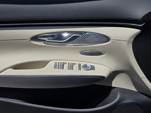 2027 Genesis Gv70