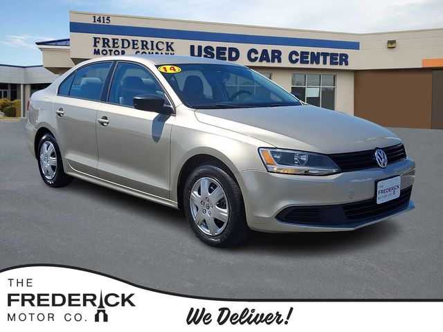 Moonrock Silver Metallic 2014 Volkswagen Jetta Sedan Front-Wheel Drive 5-Speed Manual
