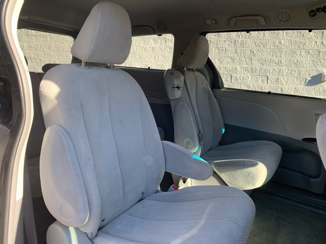 2011 Toyota Sienna LE 8-Passenger photo
