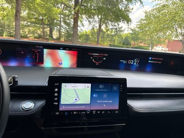 Used 2024 Gray Lincoln Premiere image 11