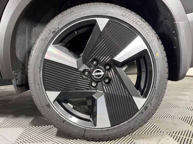2025 Super Black Nissan Kicks SR FWD SUV