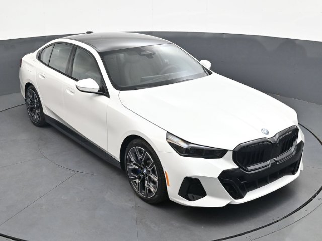 New 2027 White BMW 550e xDrive image 22
