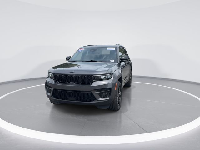 Used 2024 Gray Jeep Altitude X image 2