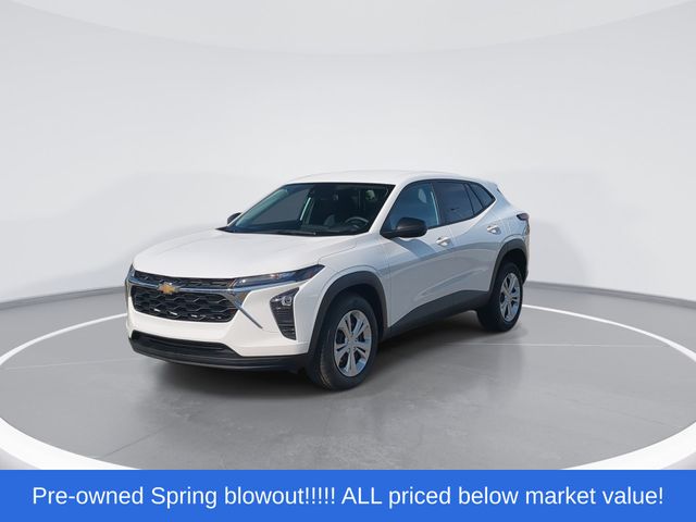 Used 2025 Summit White Chevrolet LS image 4