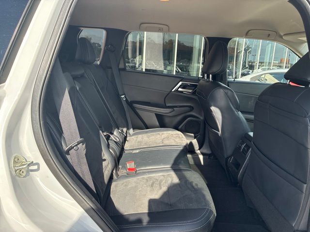 2024 Mitsubishi Outlander SE - 8