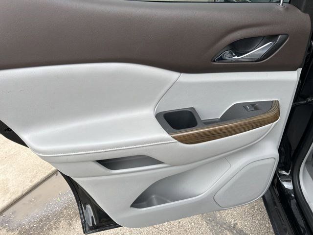 2022 GMC Acadia SLE photo