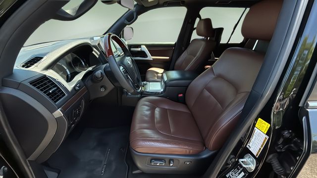 Used 2017 Black Toyota Base image 18