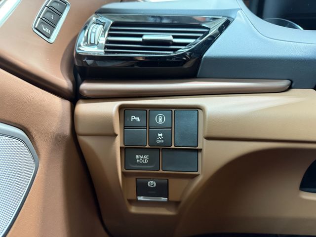 2026 Acura RDX Technology Package - Platinum White exterior view 17