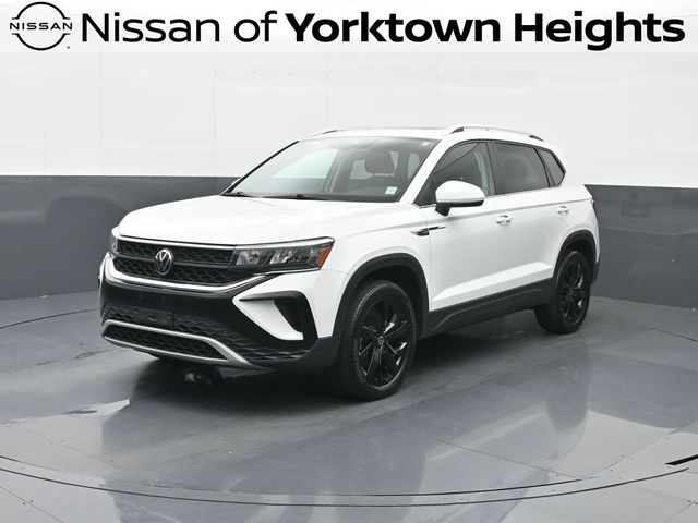 2023 Volkswagen Taos SE's photo