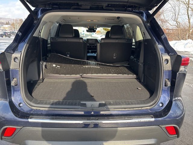 used 2021 Toyota Highlander Hybrid car, priced at $29,699