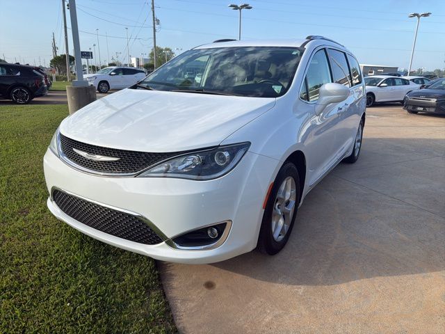 Bright White Clearcoat 2019 Chrysler Pacifica Touring L FWD Minivan Front-Wheel Drive 9-Speed Automatic