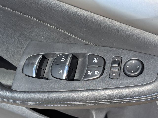 2017 Nissan Maxima - Image 15