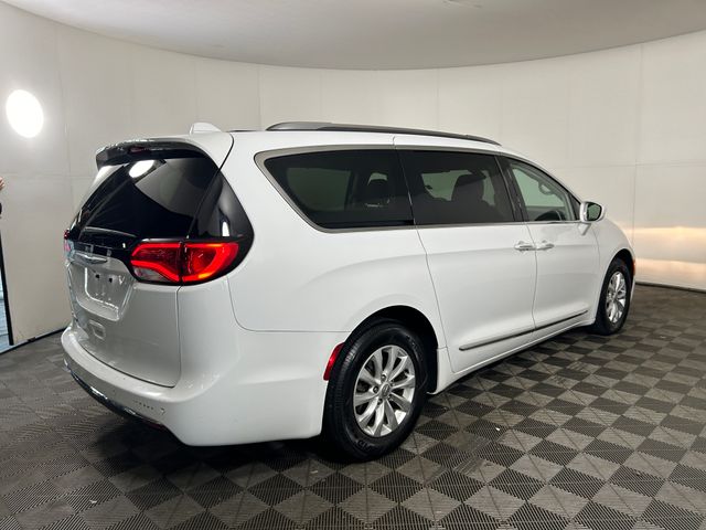 2019 Chrysler Pacifica Touring L 4