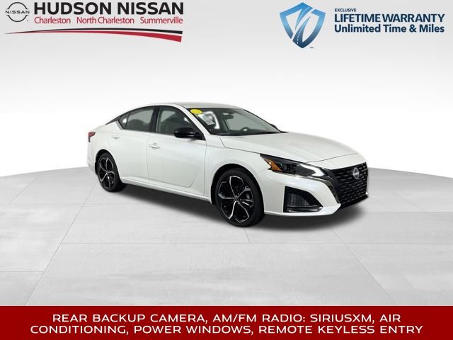 2025 Pearl White Tricoat Nissan Altima 2.5 SR Sedan