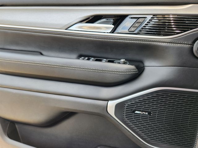 New 2026 White/off-white Jeep Upland image 16