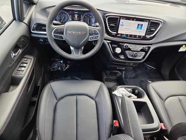 New 2026 Silver Chrysler Select image 8