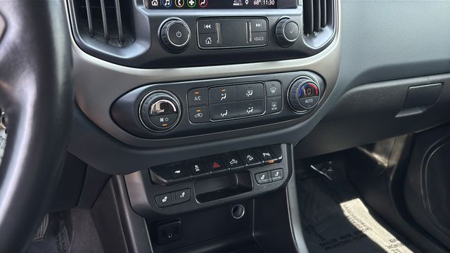 Used 2022 Gray Chevrolet Z71 image 30