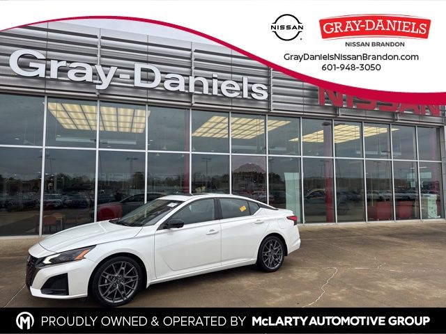 2024 Nissan Altima SR's photo