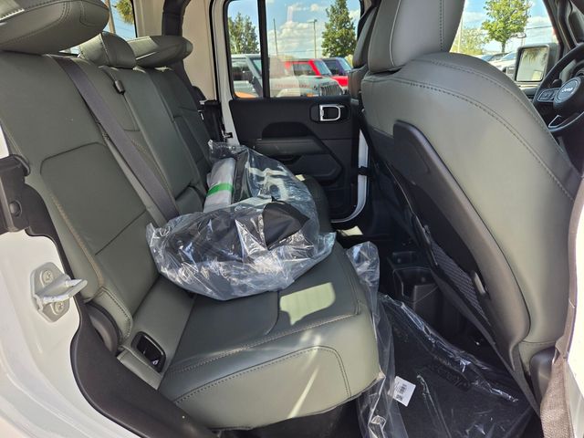 New 2026 White/off-white Jeep Mojave image 15