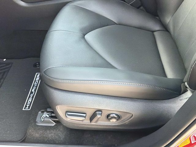2026 Toyota Highlander Limited - Photo 21