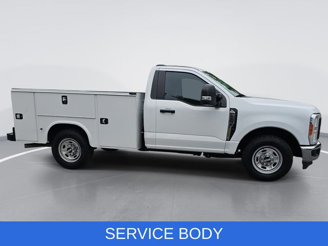 Used 2023 White Ford XL image 4