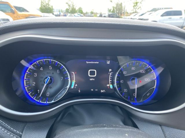 2027 Chrysler Pacifica Select - Diamond Black exterior view 12