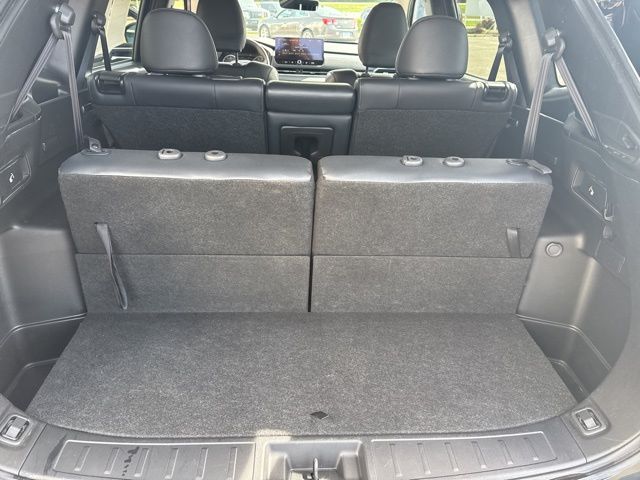 Used 2025  Mitsubishi SE image 36