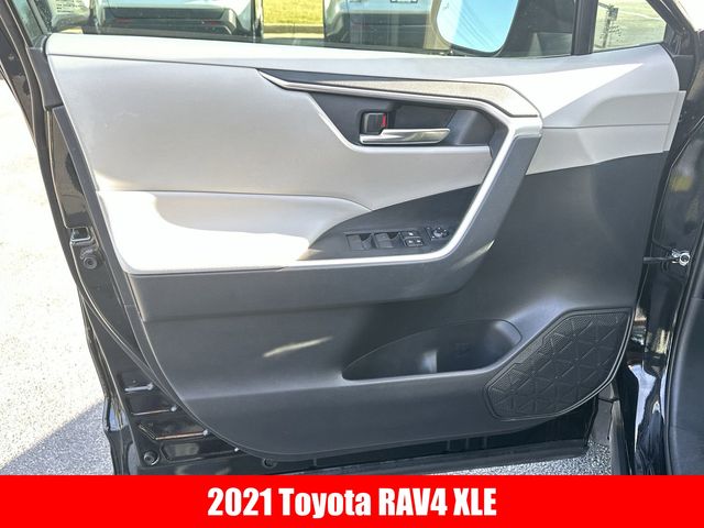 2021 Toyota RAV4 XLE 4