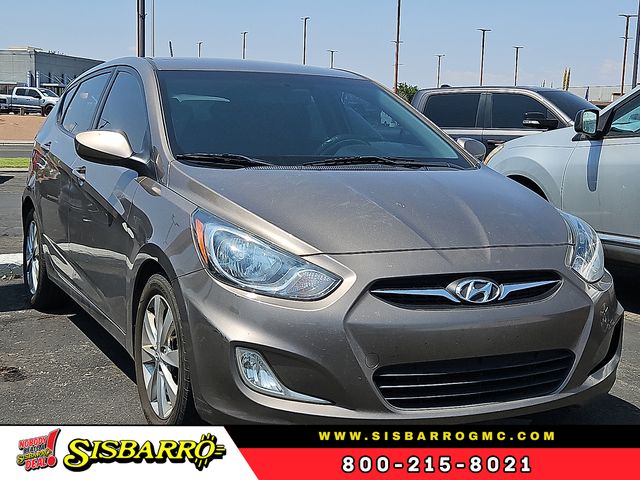 2012 Hyundai Accent SE 4-Door Hatchback FWD