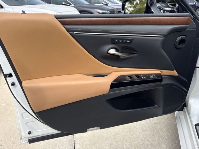 2025 Lexus ES - $50,998