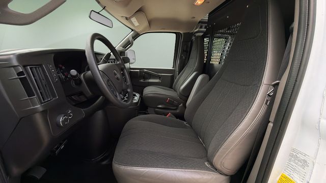 Used 2025 White GMC Work Van image 21
