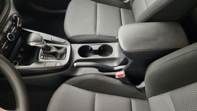 2022 Kia Soul LX White at Gullo Toyota